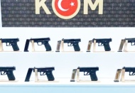 Kısıtlamada silah kaçakçılığı yaparken yakalandılar