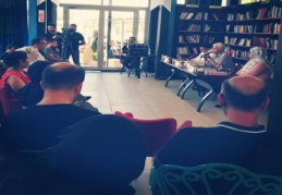 Kitap kafelerde söyleşi günleri sürüyor