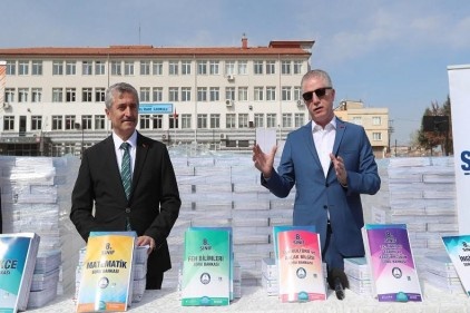 Kitaplar, okul yönetimi tarafından öğrencilere ulaşılacak