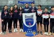 Kız tenis takımı il ikincisi oldu