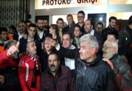 Kızıl, davul zurna ile karşılandı
