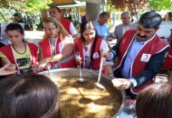 Kızılay, 3 bin kişiye aşure dağıttı