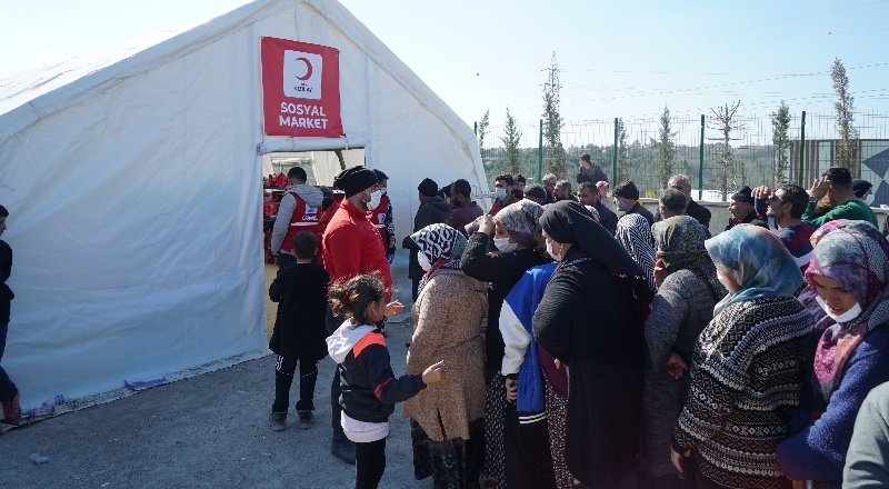 Kızılay deprem bölgesinde 6 ilde 12 sosyal market açtı