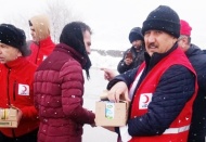 Kızılay, kumanya dağıttı