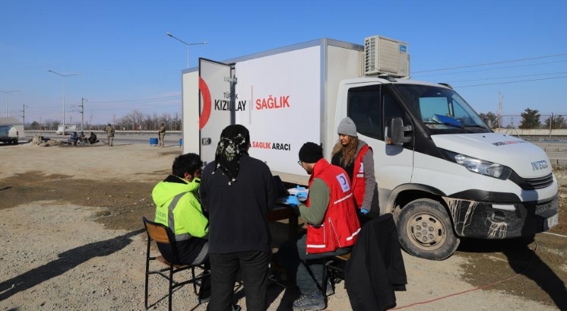 Kızılay mobil sağlık araçları ilk gün 600’den fazla depremzedeye ulaştı