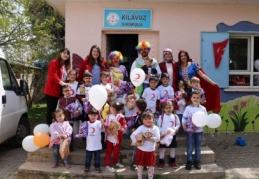 Kızılay’dan Klavuz Köyü İlkokulu’nda çocuk şenliği