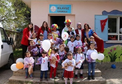 Kızılay’dan Klavuz Köyü İlkokulu’nda çocuk şenliği