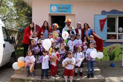 Kızılay&#8217;dan Klavuz Köyü İlkokulu&#8217;nda çocuk şenliği