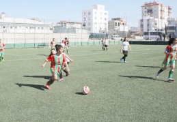 Kızlar ve erkekler futbol yarı final maçları sona erdi