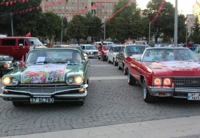 Klasik otomobillerden Gastrofest'e destek korteji 