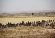 Kobani halkı sınıra yığılmaya başladı