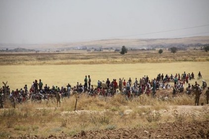 Kobani halkı sınıra yığılmaya başladı