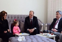 Koçer, Adem Özen'in ailesini ziyaret etti