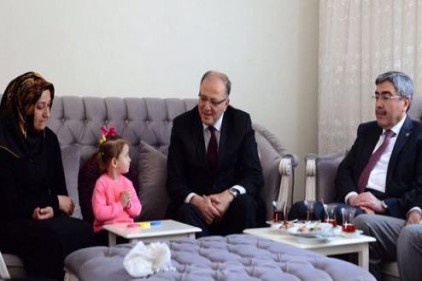 Koçer, Adem Özen&#039;in ailesini ziyaret etti