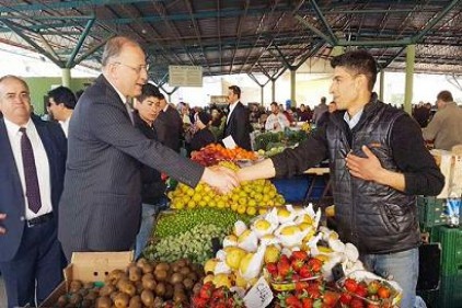 Koçer, referandum için esnaftan destek istedi