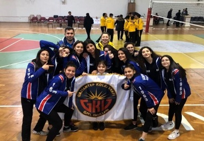 Kolej Vakfı Kız Voleybol Takımı Türkiye yarı finalinde 