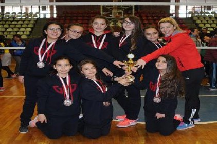 Kolej Vakfı Küçük Kızlar Voleybol Takımı il üçüncüsü oldu