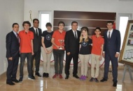 Kolej Vakfı Özel Liseleri münazarada İstanbul Robert Koleji’ni yenerek birinci oldu