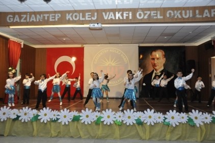 Kolej Vakfı&#8217;nda Anneler Günü şenliği