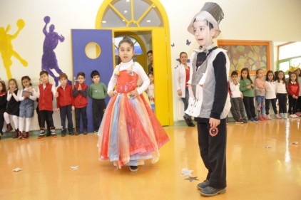 Kolej Vakfın’da geri dönüşüm defilesi