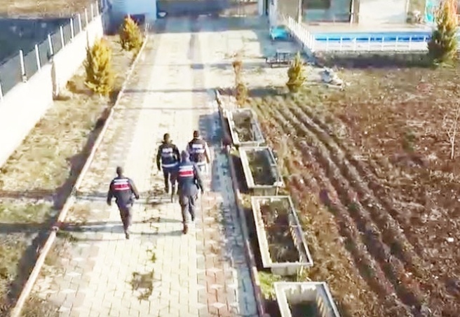 KOM ekipleri tefeci çetesini çökertti