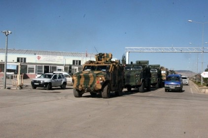 Komandolar sınıra gidiyor
