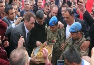Komandolara baklava ikram edildi