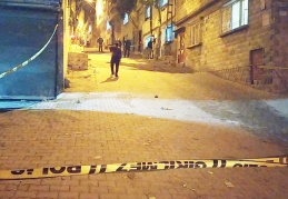 Komşu iki aile arasındaki silahlı kavgada 2'si ağır 5 kişi yaralandı