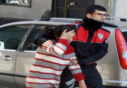 Komşu komuşuya çöp kovası için saldırdı