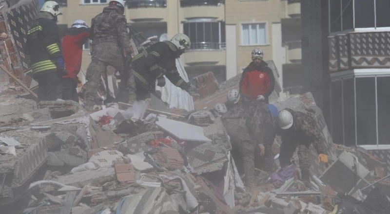 Komşu vilayetlerimizde ve ilçelerimizde çok büyük hasarlar var