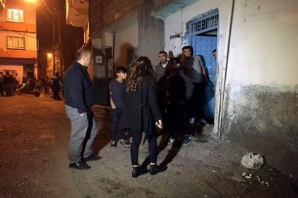 Komşuların silahlı baskınında 2 kardeş yaralandı