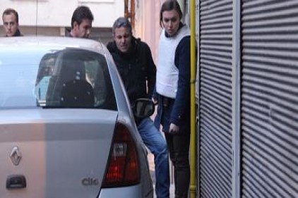Komşularını rehin alan tamirci ikna edildi