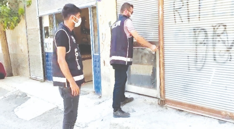 Konfeksiyon atölyesinde 6 bin 250 paket kaçak sigara ele geçirildi