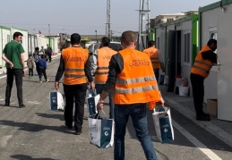 Konteynır kentlerde yaşayanların tamamına mutfak setleri dağıtıldı