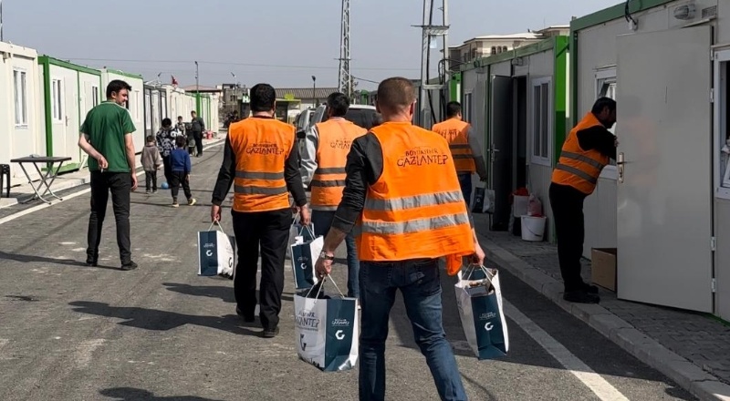 Konteynır kentlerde yaşayanların tamamına mutfak setleri dağıtıldı