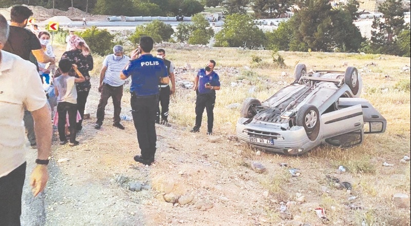 Kontrolden çıkan araç menfeze uçtu: 4 yaralı