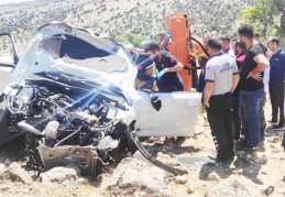 Kontrolden çıkan araç şarampole uçtu