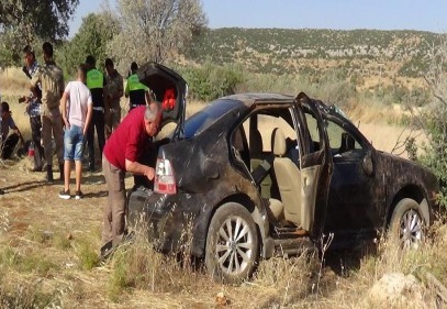 Kontrolden çıkan araç tarlaya uçtu