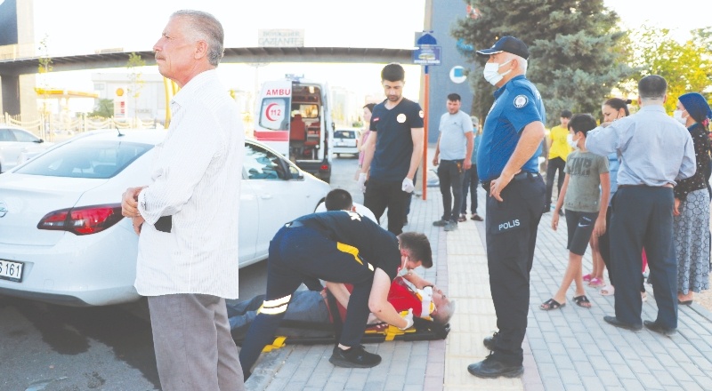 Kontrolden çıkan otomobil 3 araca çarpı: 3 yaralı