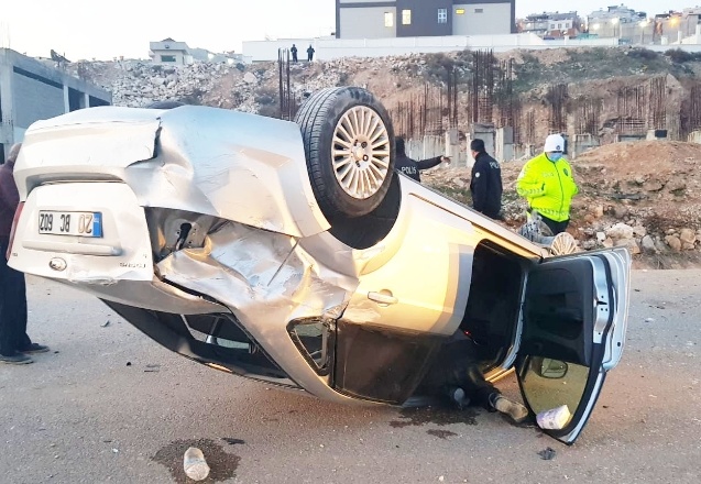 Kontrolden çıkan otomobil takla attı