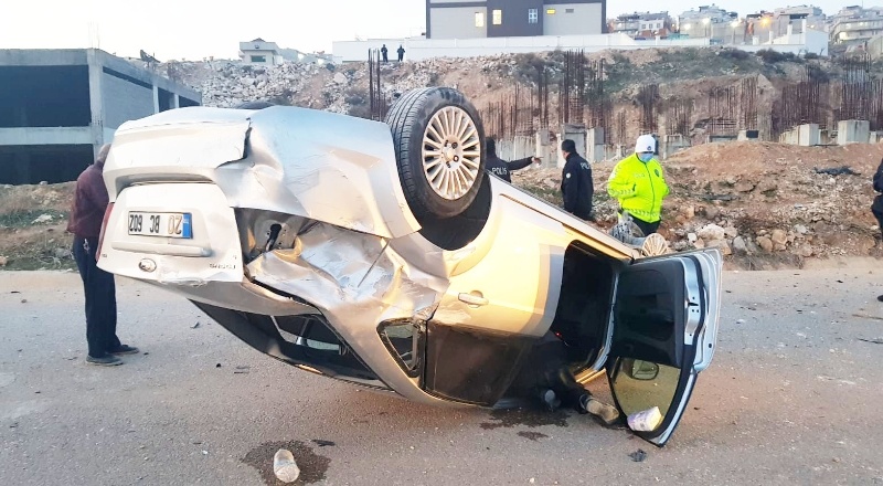 Kontrolden çıkan otomobil takla attı