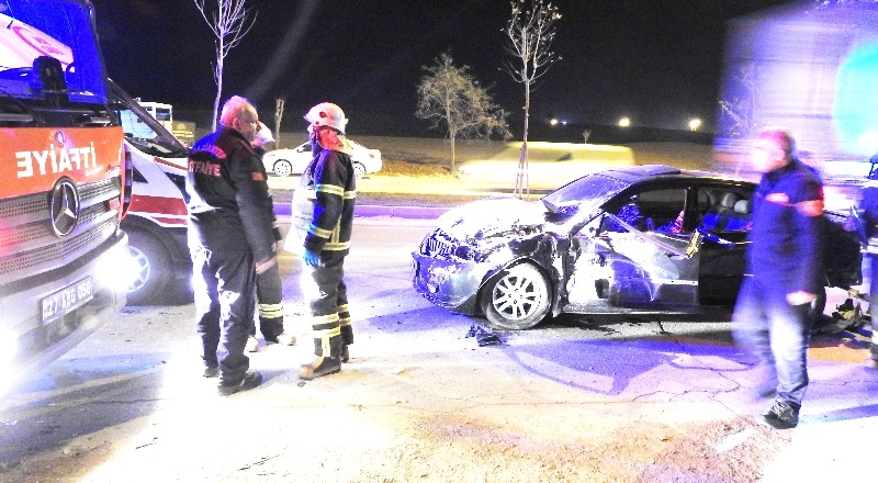 Kontrolsüz çıkış kazaya neden oldu: 5 yaralı