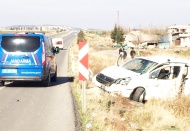 Kontrolünü kaybeden araç taklalar atarak devrildi: 3 yaralı