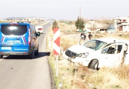 Kontrolünü kaybeden araç taklalar atarak devrildi: 3 yaralı