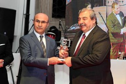 Konukoğlu, Adana’da yılın işadamı seçildi