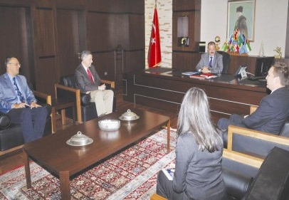 Konukoğlu, işadamlarına vize kolaylığı istedi