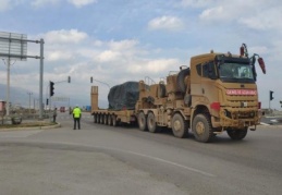 Konvoydaki askerlere taksicilerden bayraklı destek