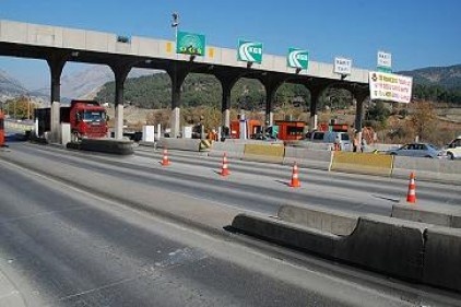 Köprü ve otoyollar darphane gibi çalıştı