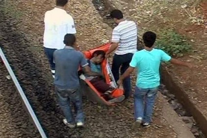 Köprüde bıçaklanan genç yoğun bakıma alındı