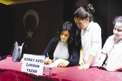 Koray Avcı Çakman okurlarıyla buluştu
